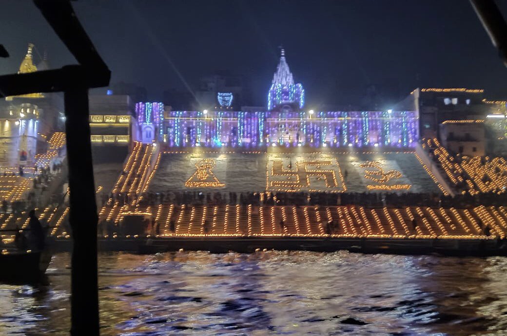 BhumikaSaxena12's tweet photo. Wishing everyone a very Happy Dev Deepavali. May this day bring health, happiness and good fortune to all.
#devdiwali #devdeepawali #devdiwalispecial #happydevdiwali #devdiwali2022 #devdiwali✨✨ #devdipawali #DevDiwaliCelebration #DevDiwaliWishes #Festival #IndianFestival https://t.co/dhDOnRY0go