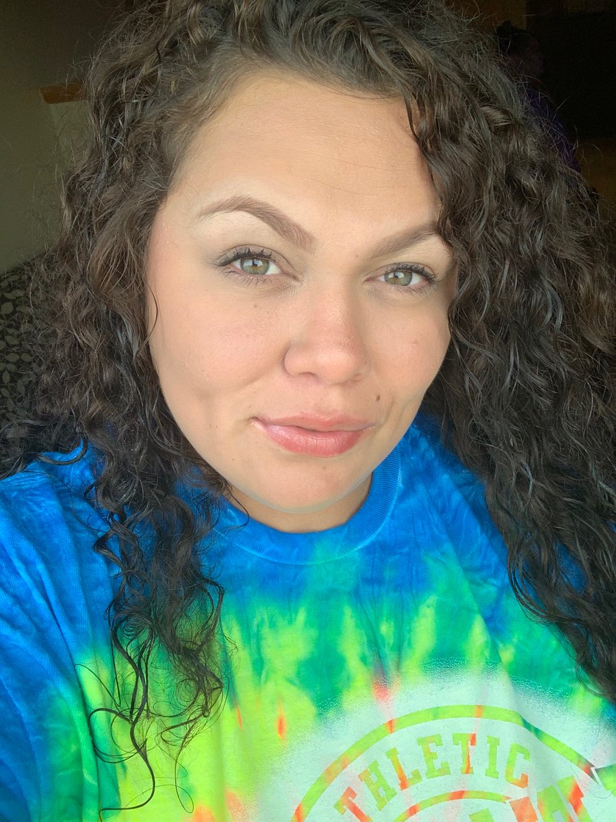 Dm me 😘