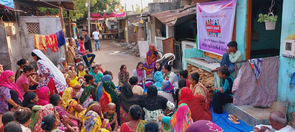 ActionAidIndia's tweet photo. Our campaign on single women’s rights continues in Vadodara, Dang, Valsad & Kutch districts of Gujarat, where we spread awareness to youth, men, women & the wider community by sensitising them on the issues pertaining to single women. #SingleButNotAlone https://t.co/hX41y5EnsS