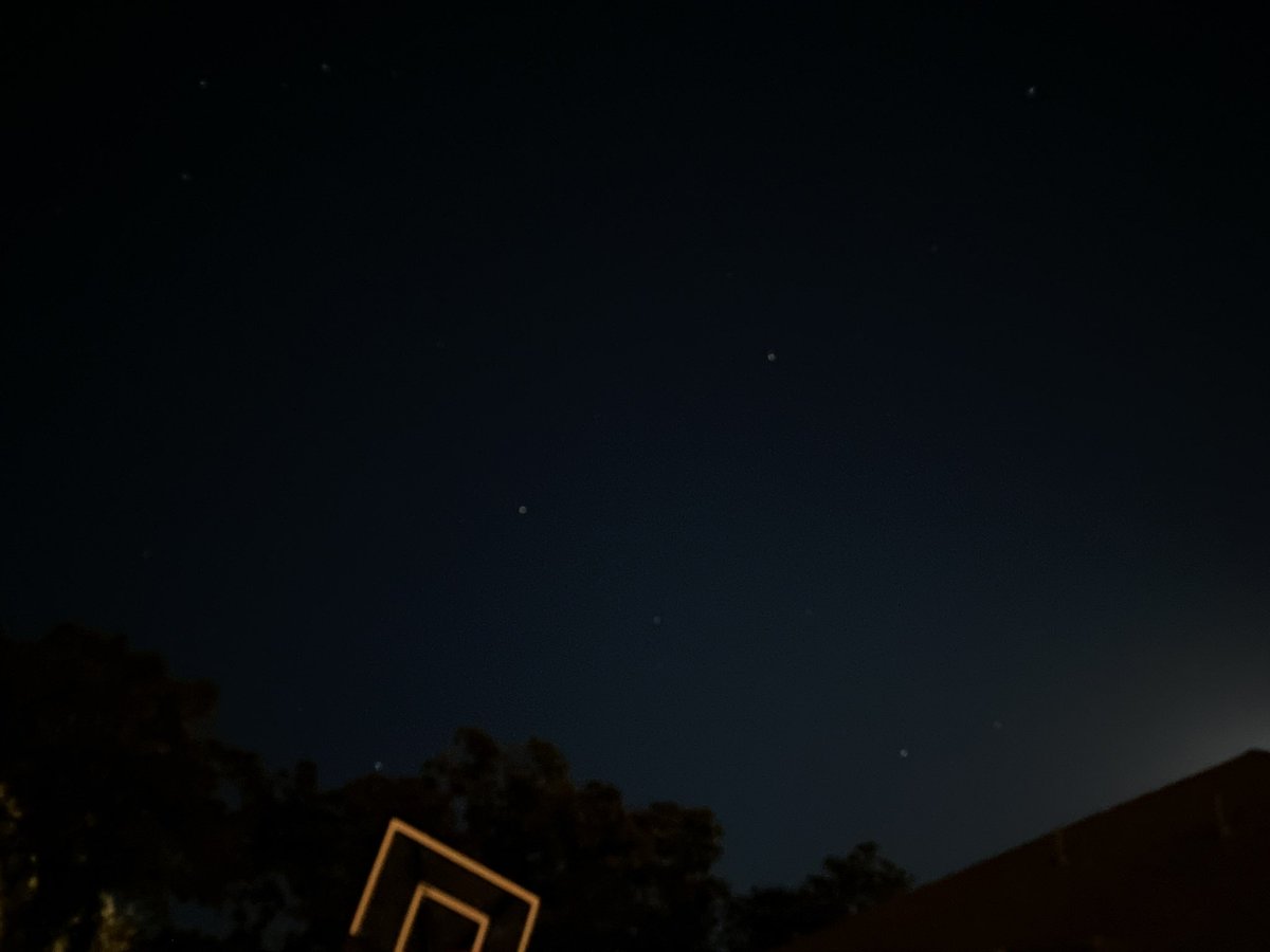 liliskie's tweet photo. Stare at the sky with me 🌙✨ https://t.co/XIV7SUUoke