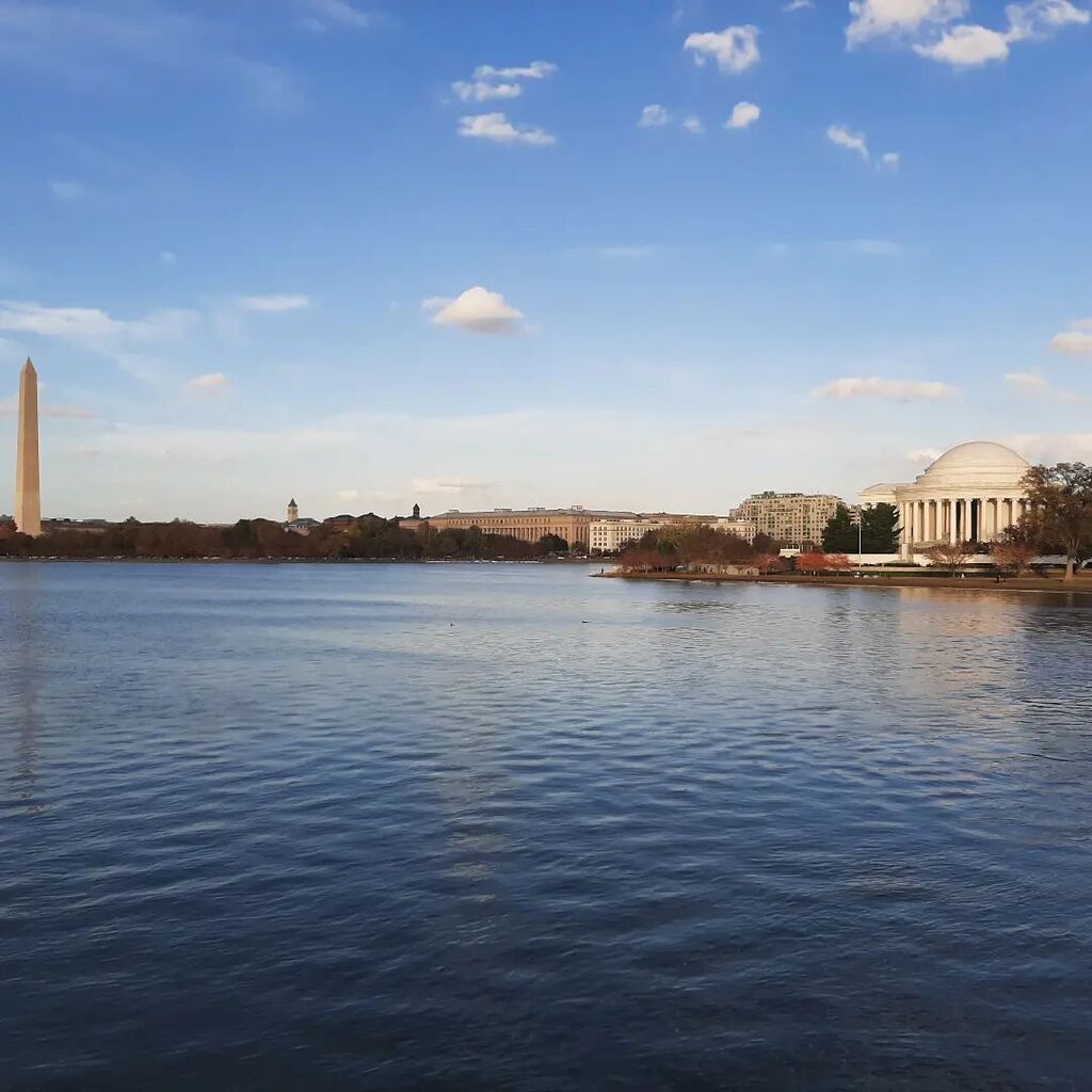 marziodia's tweet photo. Cycling with a view, or, the day I fully realized I was living in the US
#washingtondc #washington #riverfront #washingtonmonument #uscapitol #uscapitolbuilding #visitwashingtondc #eastcoast #sky #clouds #nofilter #blue #viewfromtheriver https://t.co/O5T4oFRkth https://t.co/W3glaDbNWU
