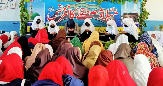 MWLSouthPunjab's tweet photo. #محفل_عید_میلاد_النبیﷺ:  ڈاہرانوالہ
منہاج القرآن ویمن لیگ ڈاہرانوالہ کے زیراہتمام محفل میلاد النبی کا انعقاد کیا گیا۔جس میں خواتین  نے شرکت کی۔محفل کے اختتام پر آن لائن کورسز،فہم دین اور رفاقت سازی کے بارے میں بریفننگ دی۔ https://t.co/GdiC7t0DKY
