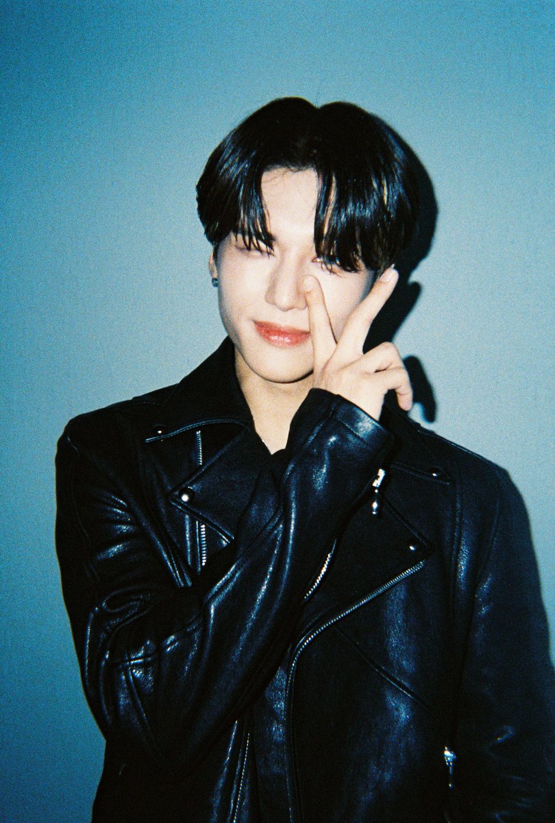 Happy birthday to Wooyoung🎉

#WOOYOUNG #ATEEZ