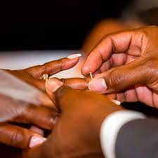 Men are waiting longer before making lifetime commitment!
🤔 
#Brekko 
Report launched on November 2, 2022, by the Kenya National Bureau of Statistics inadai Most Kenyan men are avoiding marriage and opting to stay single till miaka ya baadaye.
Shida ni nini?