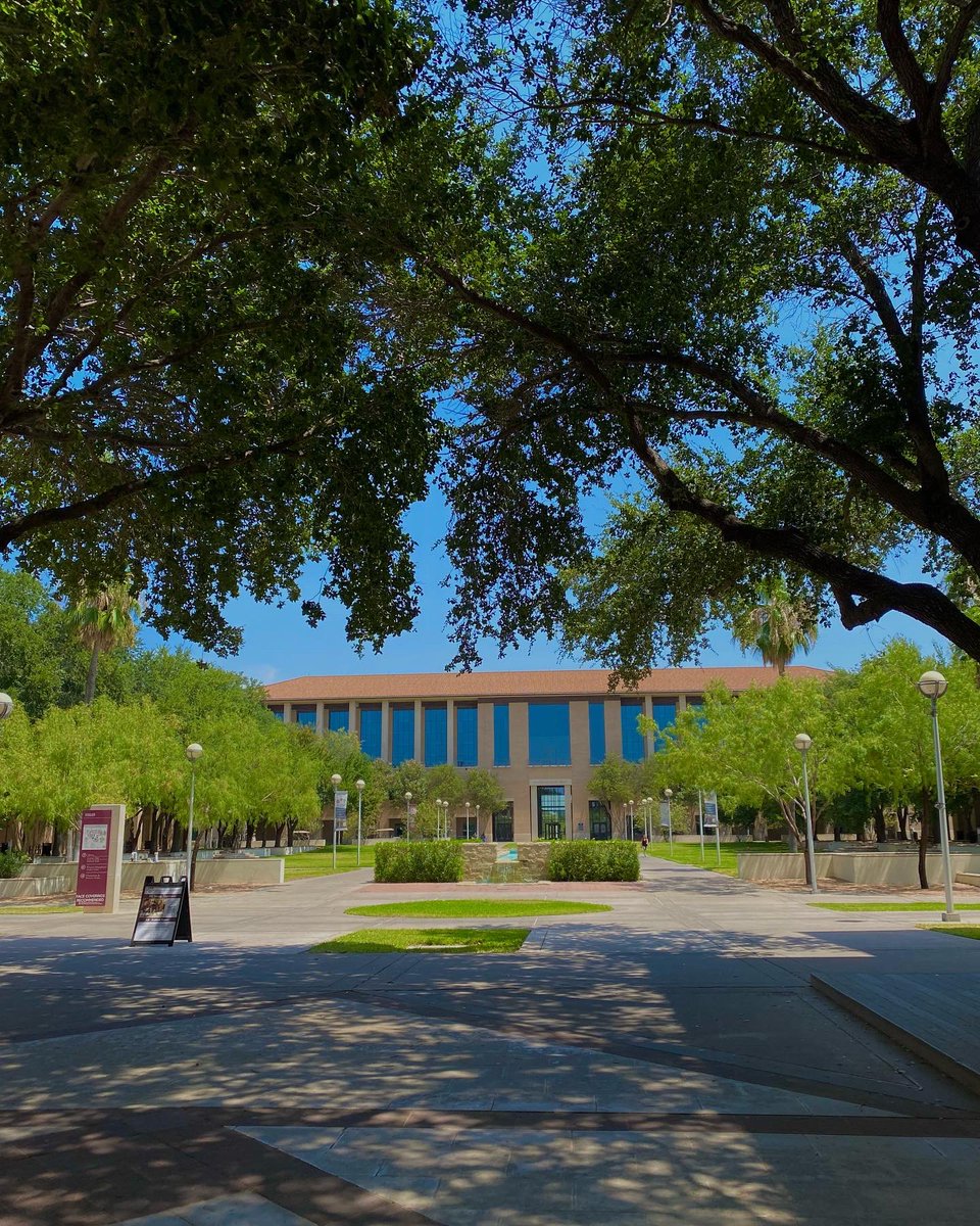 ZariaBrigham's tweet photo. Id love to announce that i have
decided to further my athletic and academic career at Texas A&amp;M International University, Id like to thank my Mom, Grandma and past coaches who have helped me to get to where i am today. I can't wait to be apart of a great team, Go Dustdevils !!🤘🏾 https://t.co/hmKYOfwl5I