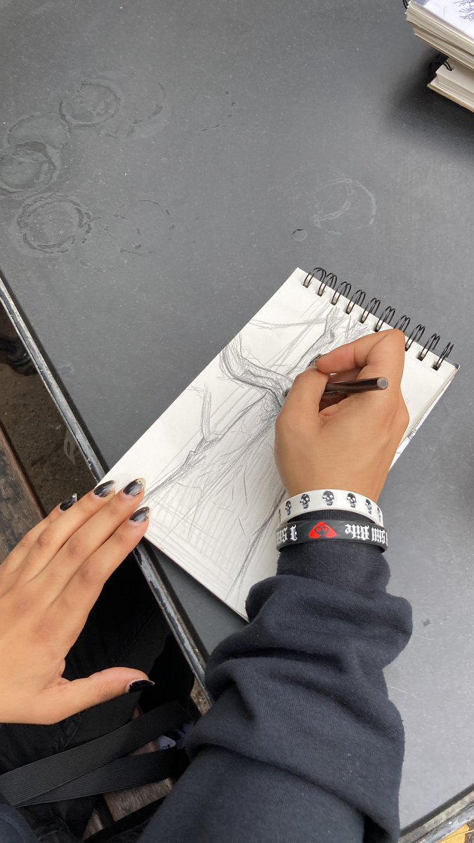 WSPEcoProjects's tweet photo. #TreeWonderWSP on November 6, 2022 was another celebration of the park's English Elm. Making a place to draw the oldest tree in Manhattan brings people together. #WashingtonSquarePark #placemaking https://t.co/tFydgrodqu
