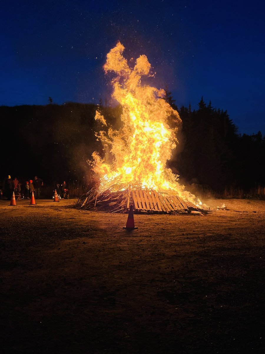 valene_roach's tweet image. Rekindling an old tradition and celebrating Guy Fawkes night in Burgeo NL!  🔥#guyfawkesnight #traditions #BonfireNight #weatherphotocontest @EddieSheerr  @NLtweets
