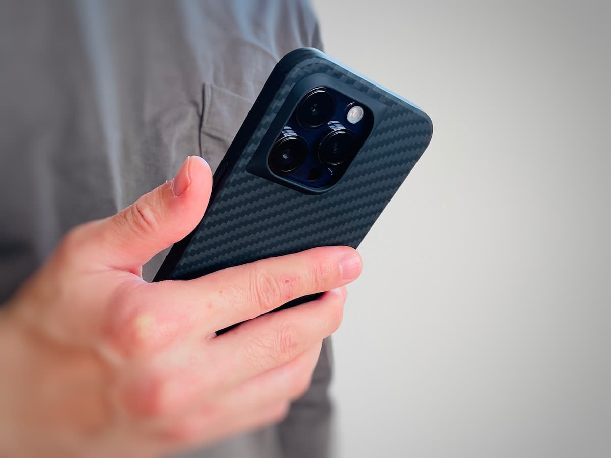 gadgetspace_'s tweet photo. PITAKA MagEZ Case Pro 3レビュー！

レンズが大きくなったiPhone 14 Pro
気を使いますよね
そんな悩みを解決するケースでした😂

✅全面しっかり保護
✅MagSafeに対応
✅手から滑りにくい
✅雑に気兼ねなく置ける ※これ大事

傷つけず、おしゃれに使えます👍

@PITAKA_Japan
https://t.co/ra9EYUD5qv https://t.co/0vmIUCXjfG