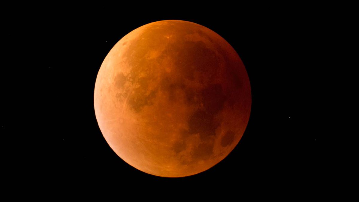 nelvaldez's tweet photo. ¡OJOS AL CIELO!

Durante la madrugada del Martes 8 de Noviembre tendremos un #EclipseTotal de Luna visible en toda Norteamérica.

Si se lo pierden tendrán que esperar hasta el 2025 para el siguiente eclipse lunar total visible en #Monterrey https://t.co/mVip3wFKN0