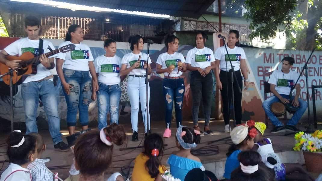 SanchezDoraida's tweet photo. Protagonistas de las actividades durante la celebración de la jornada de la cultura en #Moa: la banda de música, la brigada de instructores de Arte y la Colmenita Rayitos de Lucero. Felicidades. #Holguin  #Cuba https://t.co/MeHpuDY6Ik