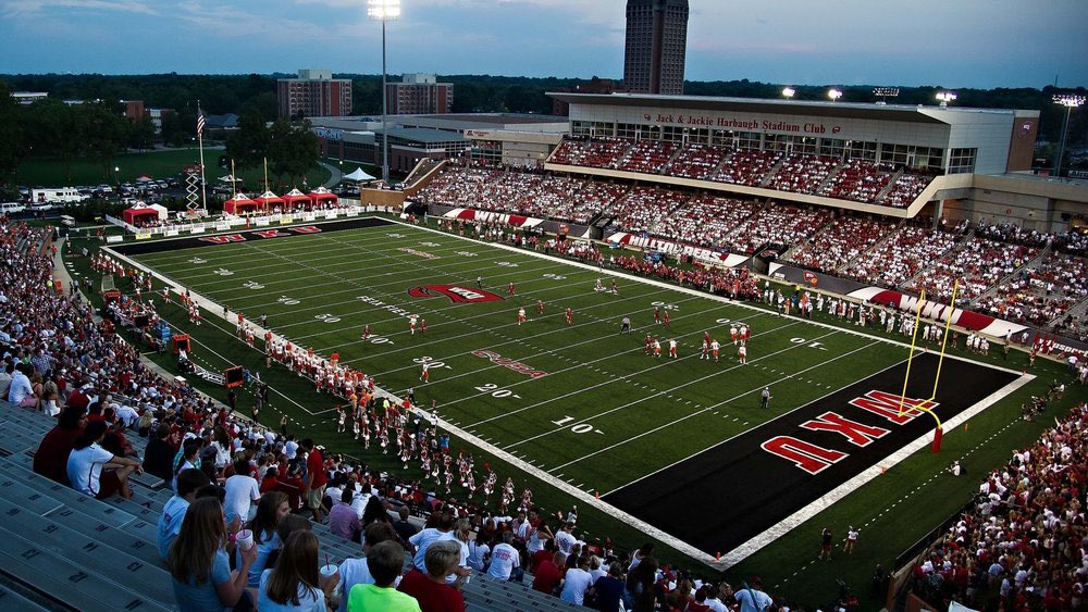 Tidiane_DL's tweet photo. After a great conversation with @CoachRBethea I’m blessed to say that I received my 2nd D1 offer from Western Kentucky University 🔴⚪️ #GoTops #DreamU @_CoachMartin_ @CoachMcCollom @CoachDonerson 🇫🇷 https://t.co/7CxIMFtTjy