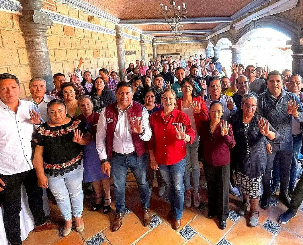 79adrix's tweet photo. #morenaGuanajuato | Continuamos el recorrido en Dolores Hidalgo, con la revolución de las conciencias, nuestro movimiento tiene el compromiso de seguir siendo un instrumento de lucha del pueblo, y de continuar peleando por un estado de bienestar para las y los guanajuatenses. https://t.co/wD6I9aLW8J