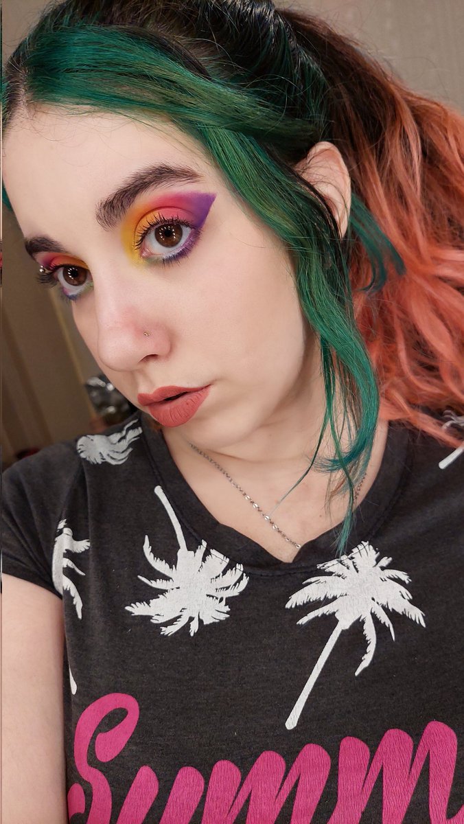 nanUhTTV's tweet photo. Makeup rainbow 🌈
#makeup #rainbow #makeuplover #makeuprainbow #colourpop https://t.co/ePlT2qJrkl