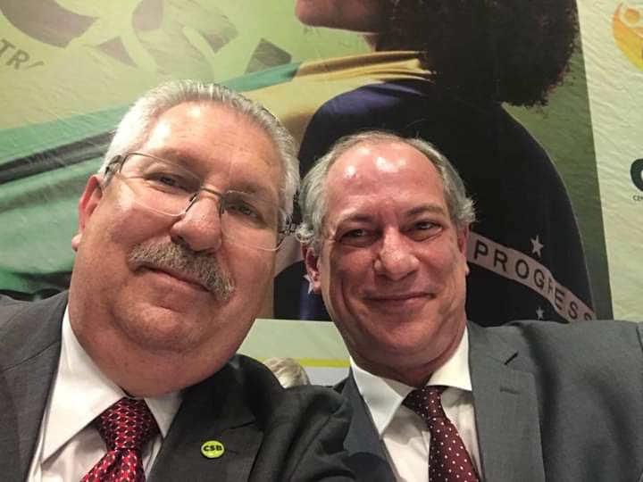 Três trabalhistas se olhando