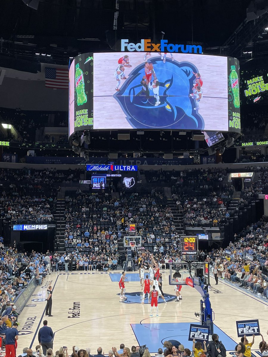Awesome to be part of the <a href="/GrzGng/">GrzGng</a> community! First IRL <a href="/NBATopShot/">NBA Top Shot</a> experience and we got to see a <a href="/memgrizz/">Memphis Grizzlies</a> win! #nbatopshotthis