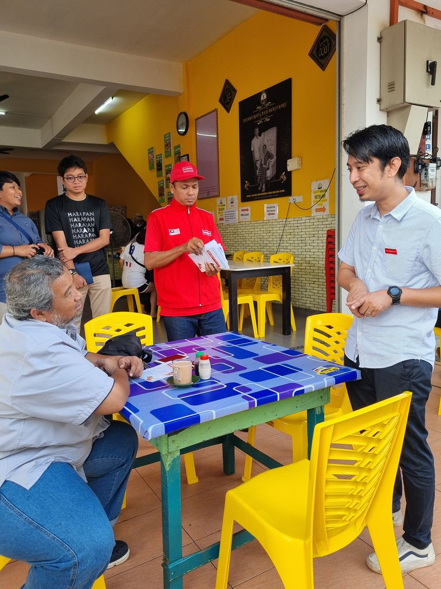 _ezalzamri's tweet photo. Calon Ahli Parlimen Hang Tuah Jaya, Sdr @AdamAdli beramah mesra bersama Pengundi di sekitar Bukit Baru! Ramai memberi respons positif dan inginkan org muda utk kedepan dlm memperjuangkan nasib rakyat! #PRU15 #P137 #HangTuahJaya #Harapan #KitaBoleh https://t.co/ZZ1r67wGDL