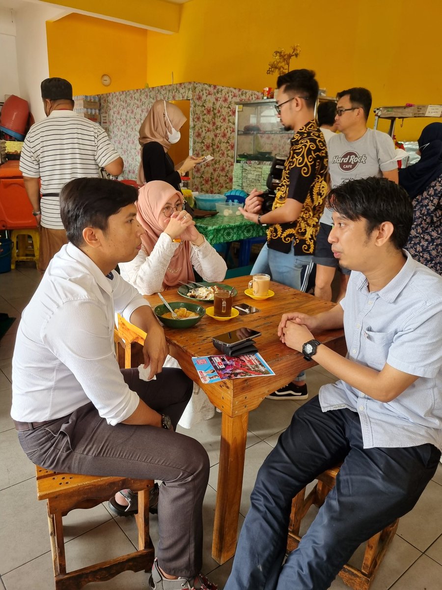 _ezalzamri's tweet photo. Calon Ahli Parlimen Hang Tuah Jaya, Sdr @AdamAdli beramah mesra bersama Pengundi di sekitar Bukit Baru! Ramai memberi respons positif dan inginkan org muda utk kedepan dlm memperjuangkan nasib rakyat! #PRU15 #P137 #HangTuahJaya #Harapan #KitaBoleh https://t.co/ZZ1r67wGDL