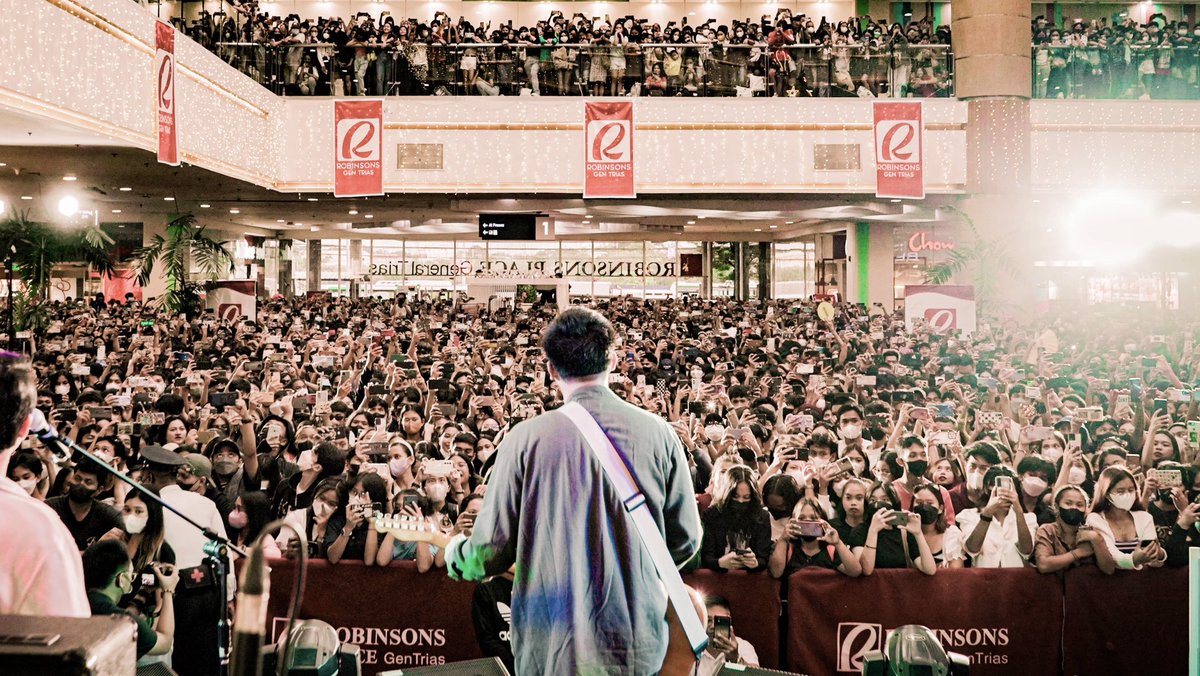 mondaysuddenly's tweet photo. General Trias, Cavite!

Maraming salamat sa paglaan niyo ng oras para ipagdiwang ang ikadalawampung anibersaryo ng bandang @mayonnaisemusic sa inyong lugar.

Umaapaw ang damdamin namin sa bawat hiyaw at talon niyo! Sana magkita-kita ulit tayo. 🫰🏻

#Mayo20 #SuddenlyMonday #YRmusic https://t.co/Rn2SkHciyd