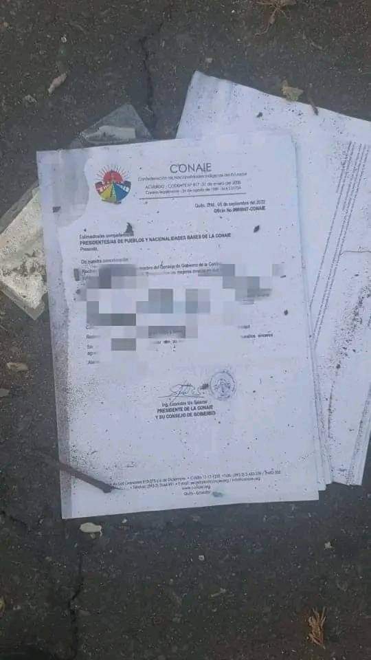 DejemosM's tweet photo. 🚨#Urgente hermano de #LeonidasIza Presidente de #CONAEI, #LuisIza sufre fatal accidente.
Fallece el Sr.  Jhon Alejo quien se movilizaba en el mismo automóvil,  en el Cantón #Saquisilí, Provincia #Cotopaxi. https://t.co/iLtcMytuXU