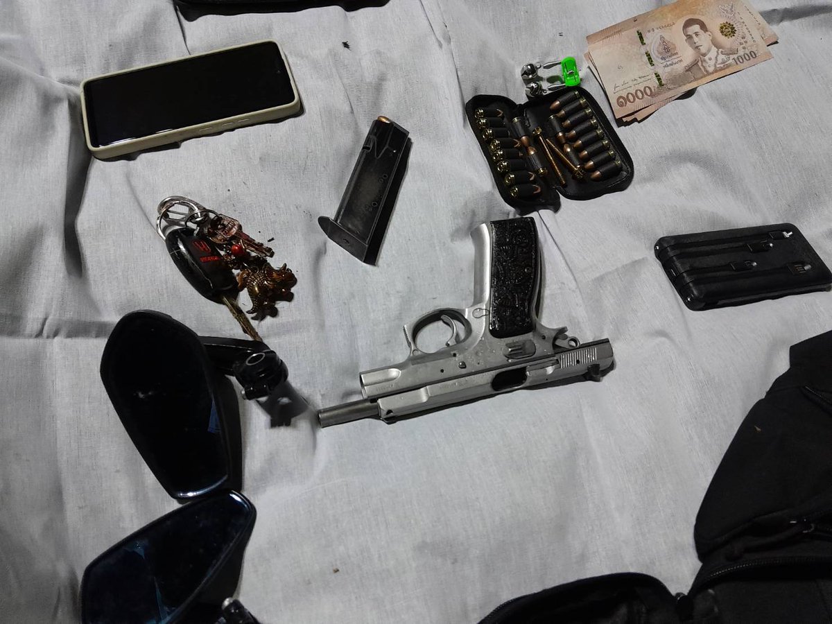 pleunpit_Ch9's tweet image. ตำรวจพังงาวิสามัญนายวิโรจน์​ ชัยสุทธิ์พ่อค้ายาเสพติดชาวทับปุดอายุ 45 ปีหลังขัดขืนการจับกุมเสียชีวิตในสวนปาล์มน้ำมันบ้านบ่อแสนจ.พังงา​ @TNAMCOT