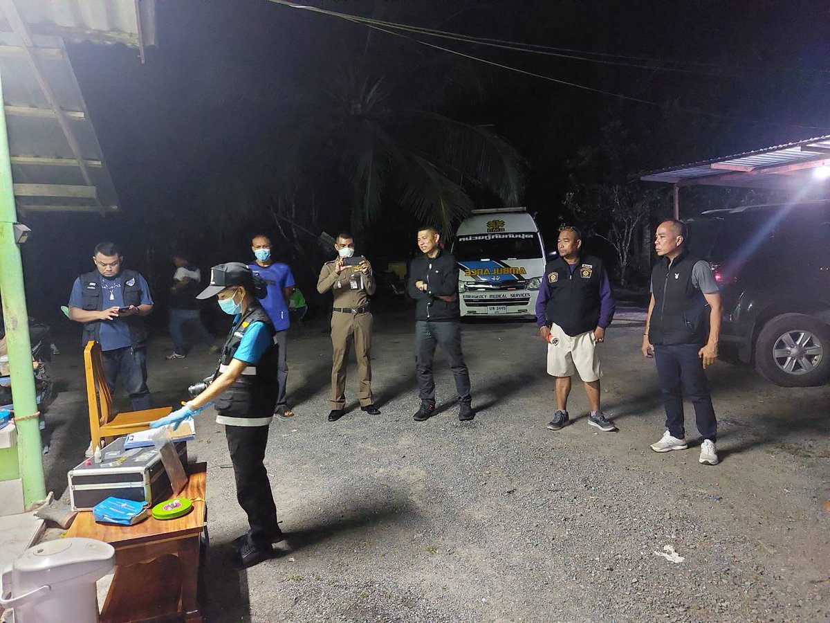 pleunpit_Ch9's tweet image. ตำรวจพังงาวิสามัญนายวิโรจน์​ ชัยสุทธิ์พ่อค้ายาเสพติดชาวทับปุดอายุ 45 ปีหลังขัดขืนการจับกุมเสียชีวิตในสวนปาล์มน้ำมันบ้านบ่อแสนจ.พังงา​ @TNAMCOT