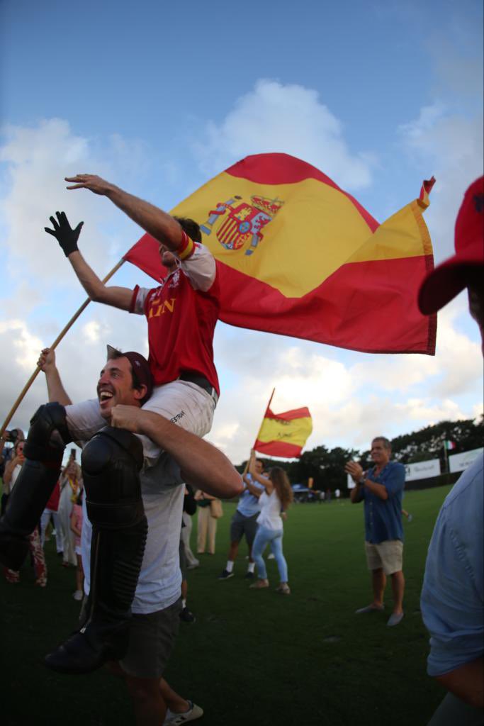 natpolocenter's tweet photo. Your new XII FIP World Polo Champions, Spain! 🇪🇸 

Congratulations to Nicolás Ruiz Guiñazú, Luis Domencq Carrión, Nicolás Álvarez Cerver, and Pelayo Berazadi Rózpide!

📸: @dlominska 
#PoloPlayer #FIP2022 #WelingtonFL #NationalPoloCenter https://t.co/Z3vuSfgIKN