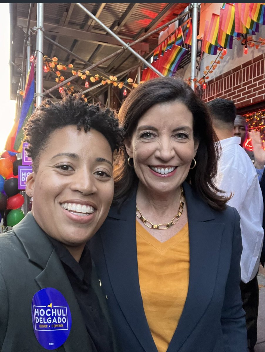 RRHElections's tweet image. New York Councilwoman Crystal Hudson (D) had a busy night last night at the Kathy Hochul (D) rally. She held a Lee Zeldin (R) supporter's arm as another man choked her. No word if Hudson's picture with Kathy Hochul occurred before or after the assault.