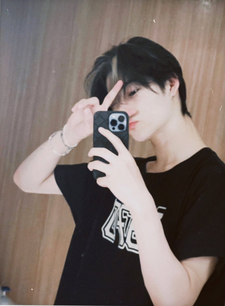 sonki_ml7's tweet photo. Dios mío no saben cuánto extrañaba las selcas de Riki 💕 https://t.co/x9fT08AVbZ
