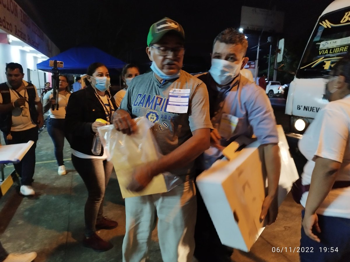GrethelLuna1's tweet photo. Recepción de las primeras malestas del centro de votación Iván Marín Arcia de la comunidad de Zambrano en #Tipitapa electores en estas #EleccionesSoberanas2022 en #Nicaragua https://t.co/Te6Dy0x6eq
