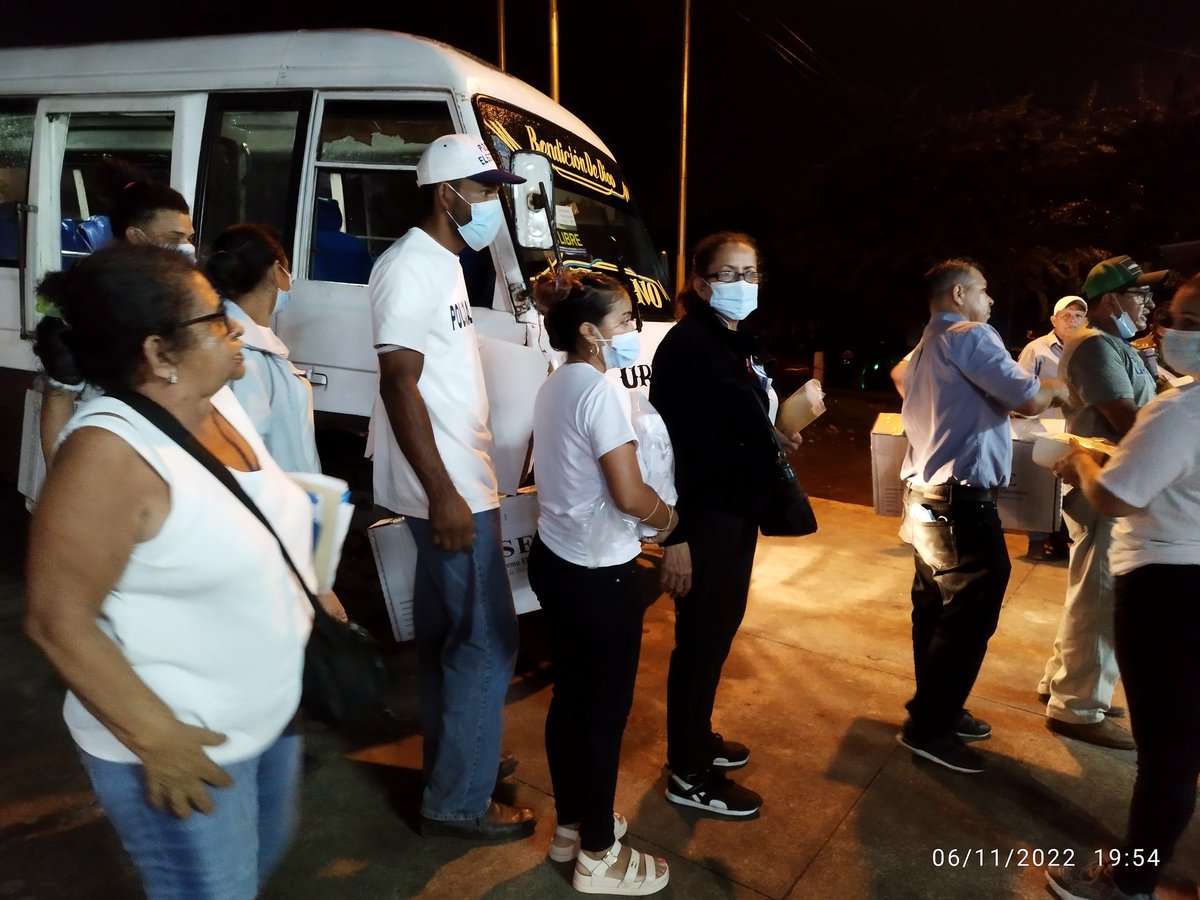 Recepción de las primeras malestas del centro de votación Iván Marín Arcia de la comunidad de Zambrano en #Tipitapa electores en estas #EleccionesSoberanas2022 en #Nicaragua