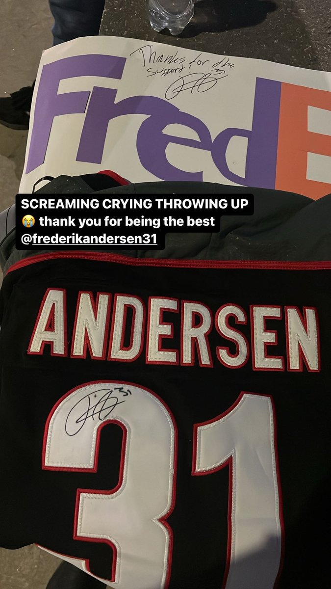 andersensaves's tweet photo. GUYS HES THE SWEETEST PERSON IM OVER THE MOON RN https://t.co/8uCMgggrpI