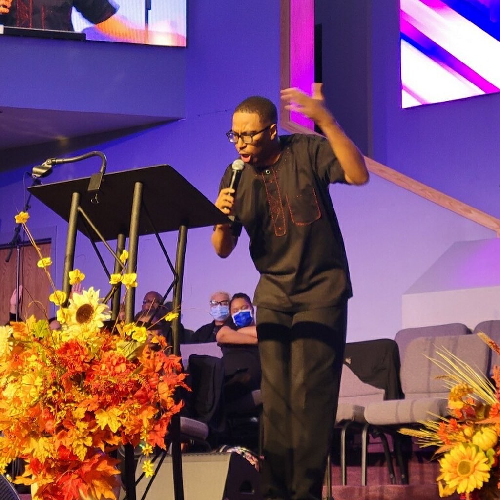 MicahRGaines's tweet image. Today, I had the signal honor of sharing for my Uncle, @FBruceWilliams &amp;amp; the @BatesMemorial family as they culminated their #FallFire. So many memories and relationships in my life have intersected through Bates and I’m just honored that our paths crossed once again. God met us.