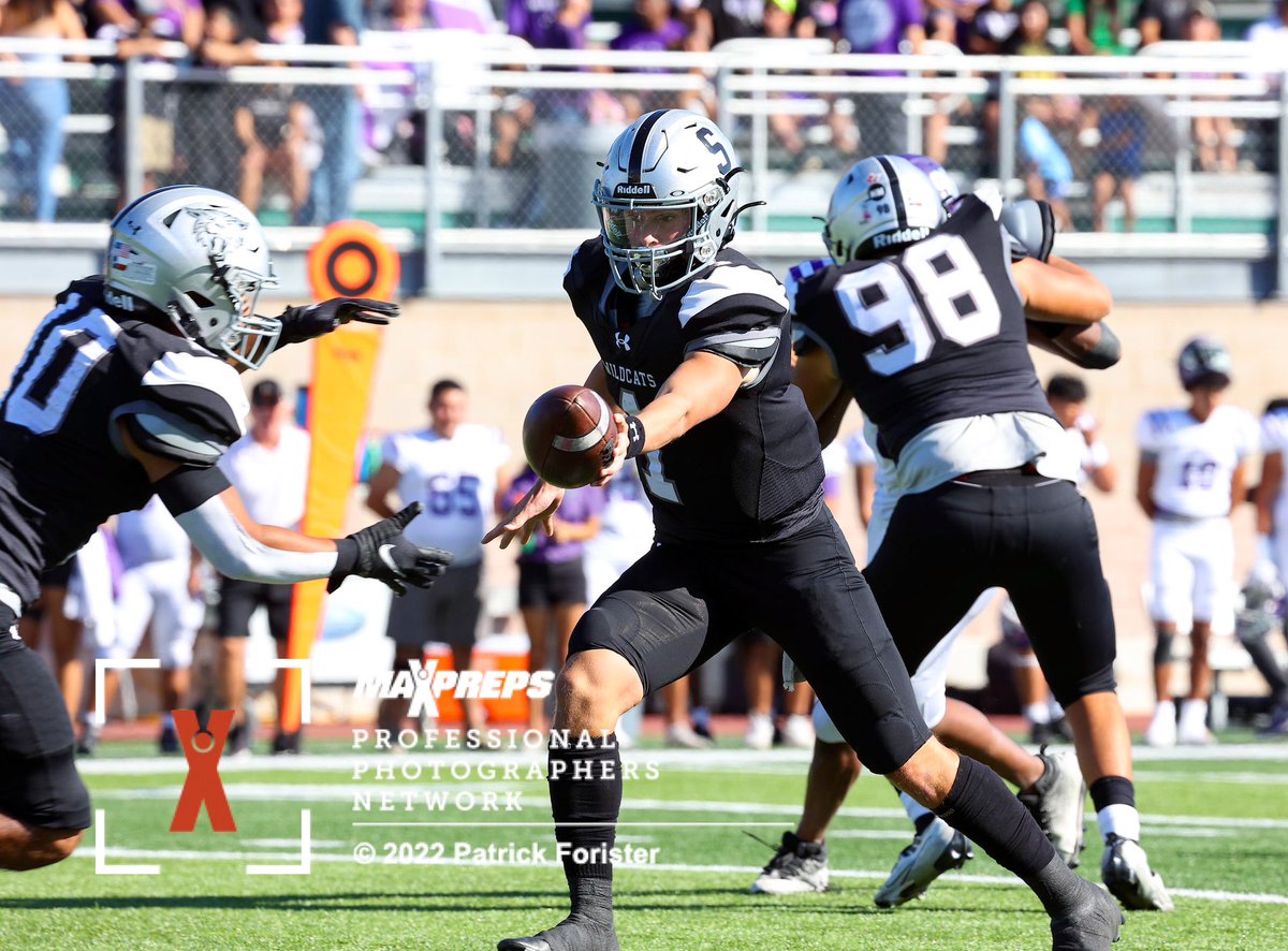 SnapPicsSA's tweet image. MaxPreps photographs Warren @ Sotomayor football. Warren wins 41-9. All images can be seen here: maxpreps.com/photography/ga… @NISDWarren @Ewathleticbc
