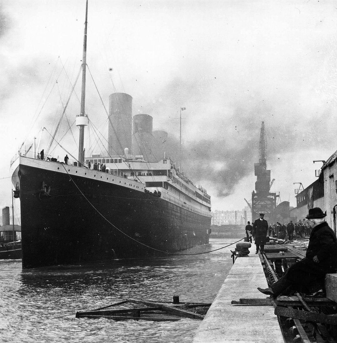 historydefined's tweet photo. Titanic at the docks of Southampton, 1912. https://t.co/RsAB5elv3N