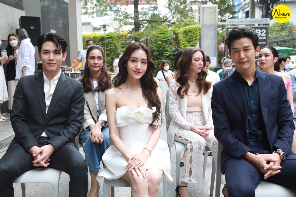 “พุฒ-พุฒิชัย” , “นิว-ฐิติภูมิ” , “พิม-พิมประภา” ร่วมพิธีบวงสรวงละครเรื่อง “ดงดอกไม้” 

#Newwiee #pimprapa #dj_push 
#ดงดอกไม้ #ช่องวัน31