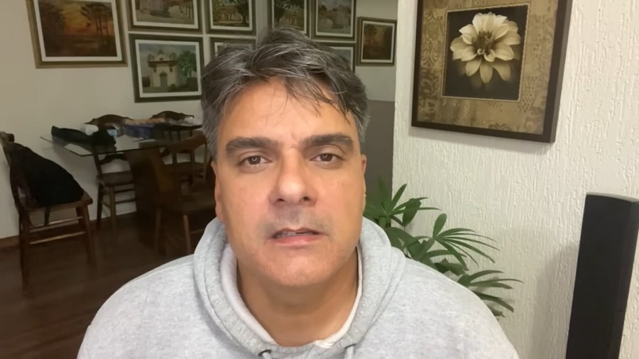 ZAMENZA's tweet photo. Guilherme de Pádua, que assassinou Daniela Perez com oito tesouradas na coração, morreu aos 53 anos de infarto fulminante no dia 6 de novembro, mesmo dia que estreou EXPLODE Coração, novela que marcou a volta de Gloria Perez ao trabalho três anos após a perda trágica da filha. https://t.co/G6Am3lULpl