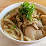 旨味がぎゅっと。簡単なのに絶品「鶏ガラ醤油うどん」。