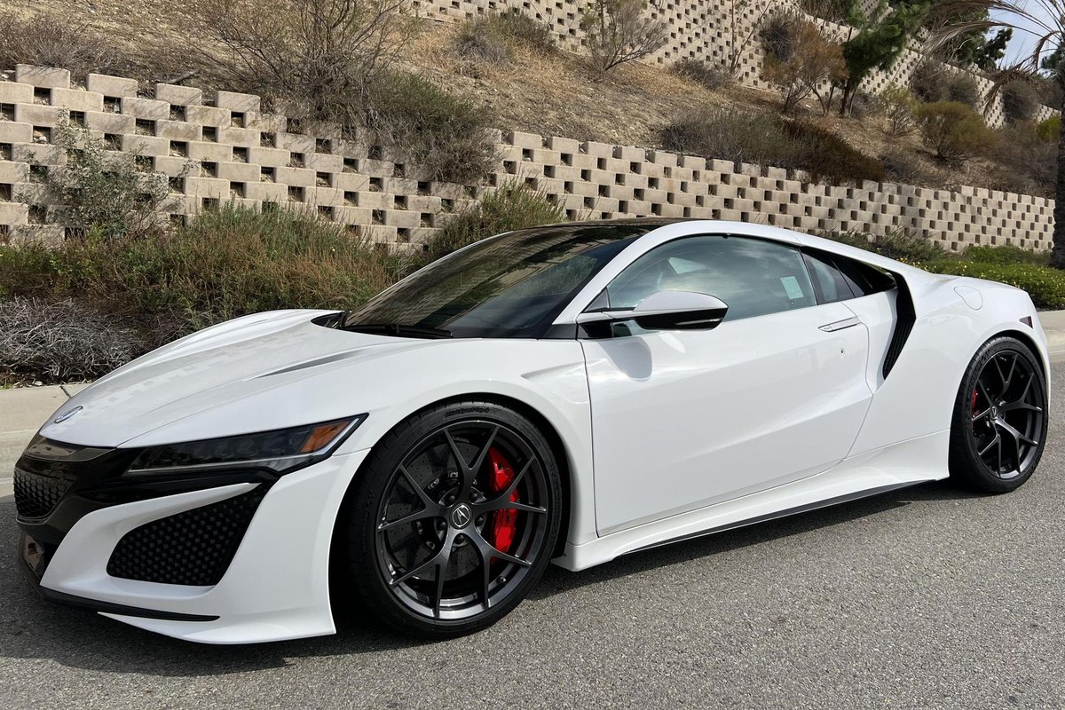 carsandbids's tweet photo. "The second-generation Acura NSX is arguably one of the most underrated supercars on the market, featuring head-turning looks, amazing performance, and impressive handling" - @DougDeMuro 

THIS... is a 2017 Acura NSX, finished in 130R White!

https://t.co/lvAqC9Xir9 https://t.co/CxsR4WFzK5