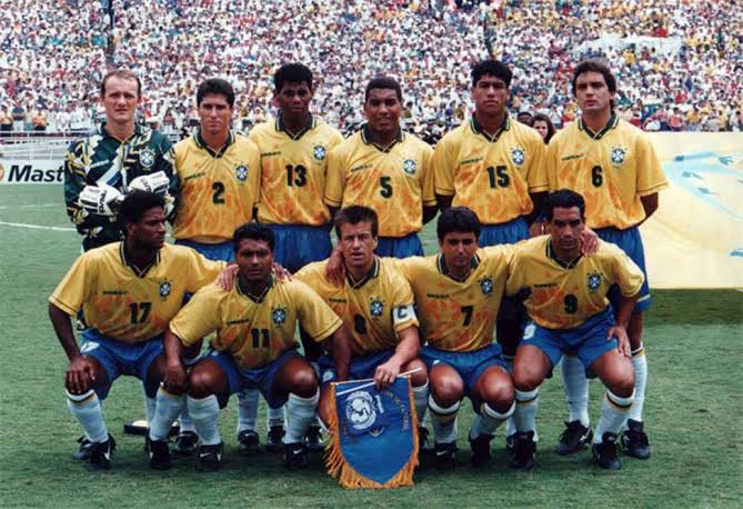 90s_futebol's tweet photo. GOL: Taffarel, Zetti e Gilmar. LAT: Jorginho, Cafu, Branco e Leonardo. ZAG: Márcio Santos, Aldair, R. Rocha e Ronaldão. MC: M. Silva, Dunga, Rai, Zinho e Mazinho. ATA: Bebeto, Romário, Viola, Muller, Ronaldo e Paulo Sérgio. #Copa94 https://t.co/7G1t6qJ0Hv