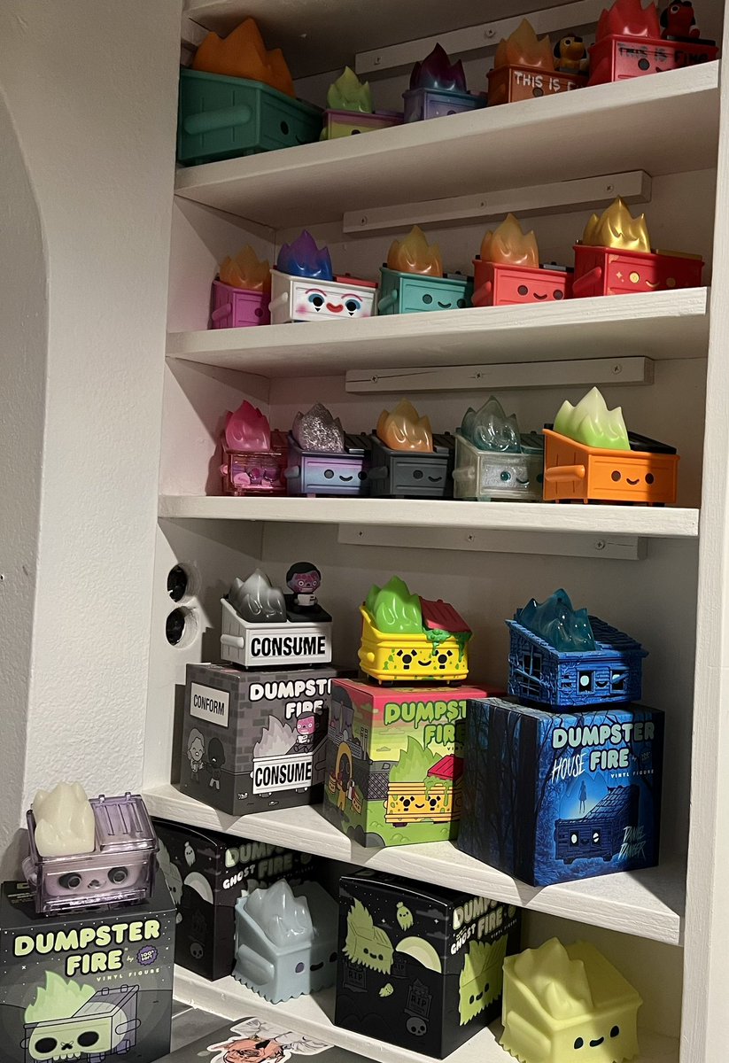 Cawl_uv_th_void's tweet photo. Running outta space for these #happy little #dumpsterfires - and we’re even missing a couple! Love these lil’ guys! @BBuffalow @100soft
#100soft #dumpsterfirefigures #2022dumpsterfire #gitd #vinylfigures #collection #collecting #Collectibles #Collectors https://t.co/rDLlxrs5FQ