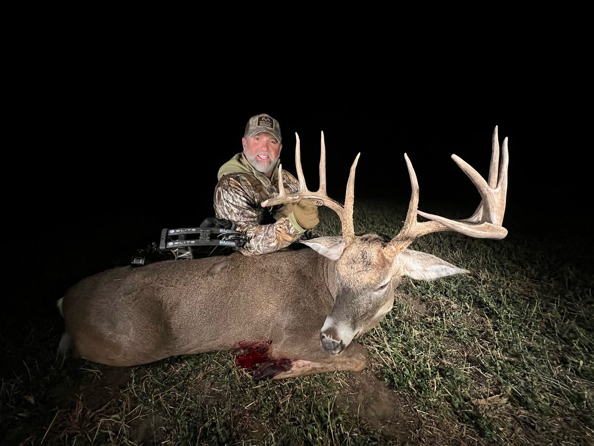 LegendsTV's tweet photo. Mike & Georgia-Kate spent the past week hunting Kansas! Congratulations to @MikeMcFerrinTX on an awesome buck!!
#archeryhunting #kansaswhitetail #kansashunting #whitetailhunting #hunting https://t.co/HKdxYck6Ji