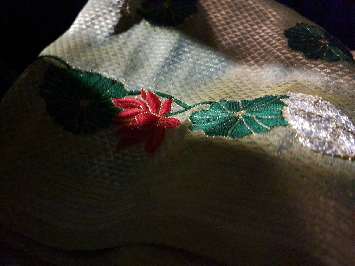 BelaaDesigns's tweet image. Different ways of creating textures with Embroidery We have used almost 3d effect created by our skilled Karigar for a beautiful expressions! 
for Skilled expressions connect +919820042350
#belaasanghvidesigns #futureantiques #PATOLA #fashionblogger #styleblogger #handembroidery