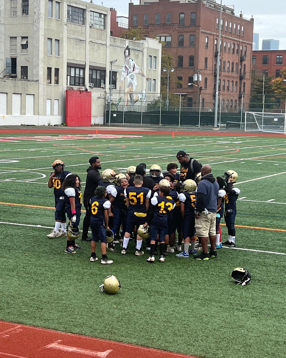 The Hackensack Junior Football Teams had their playoff games today. 

💙 Lightweights won against Clifton with a score of 34-0! They will advance!

💛 Midweights sadly lost against Hoboken.

#PridePassionPurpose <a href="/robsanchez23/">Robert Sanchez</a> <a href="/DrChooseJoy/">joy dorsey-whiting</a>