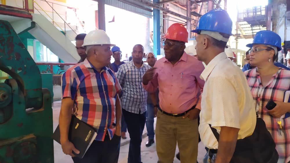 DiarioMayabeque's tweet photo. #Cuba; Garantizar la arrancada, ritmos estables y rendimientos eficientes en la zafra azucarera a iniciarse en diciembre y los atractivos naturales para potenciar el #Turismo en las Escaleras de Jaruco, en #Mayabequ, centraron la agenda de @SalvadorValdesM https://t.co/XDH4MRRNRw