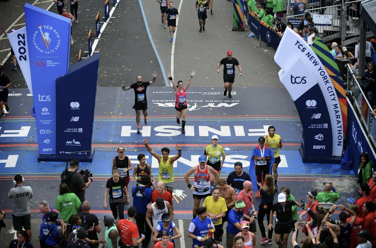 marccrosas's tweet photo. El @nycmarathon siempre será mi primer maratón y lo disfruté, sufrí, lloré y reí al lado de la mejor compañera de carrera posible. Lo logramos, @ValMarinR. https://t.co/CxgdCHWTSv