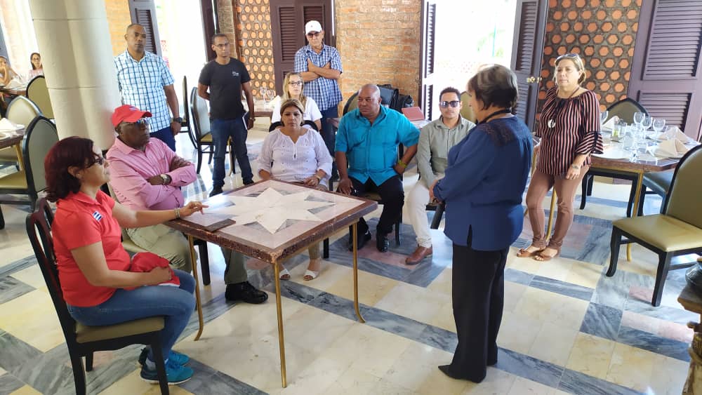 DiarioMayabeque's tweet photo. #Cuba; Garantizar la arrancada, ritmos estables y rendimientos eficientes en la zafra azucarera a iniciarse en diciembre y los atractivos naturales para potenciar el #Turismo en las Escaleras de Jaruco, en #Mayabequ, centraron la agenda de @SalvadorValdesM https://t.co/XDH4MRRNRw