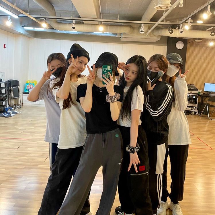 happy 4th anniversary to dreamnote! we 💗 you <a href="/iMe_Dreamnote/">드림노트(DreamNote)</a>