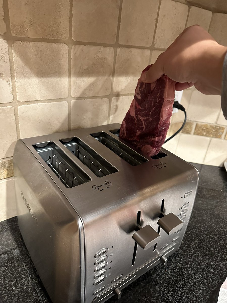 cappingcam's tweet photo. Making dinner.. https://t.co/xgUonRhCzY