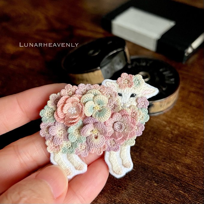 レース編み作家Lunarheavenly(ルナヘヴンリィ)月モチーフのブローチ-
