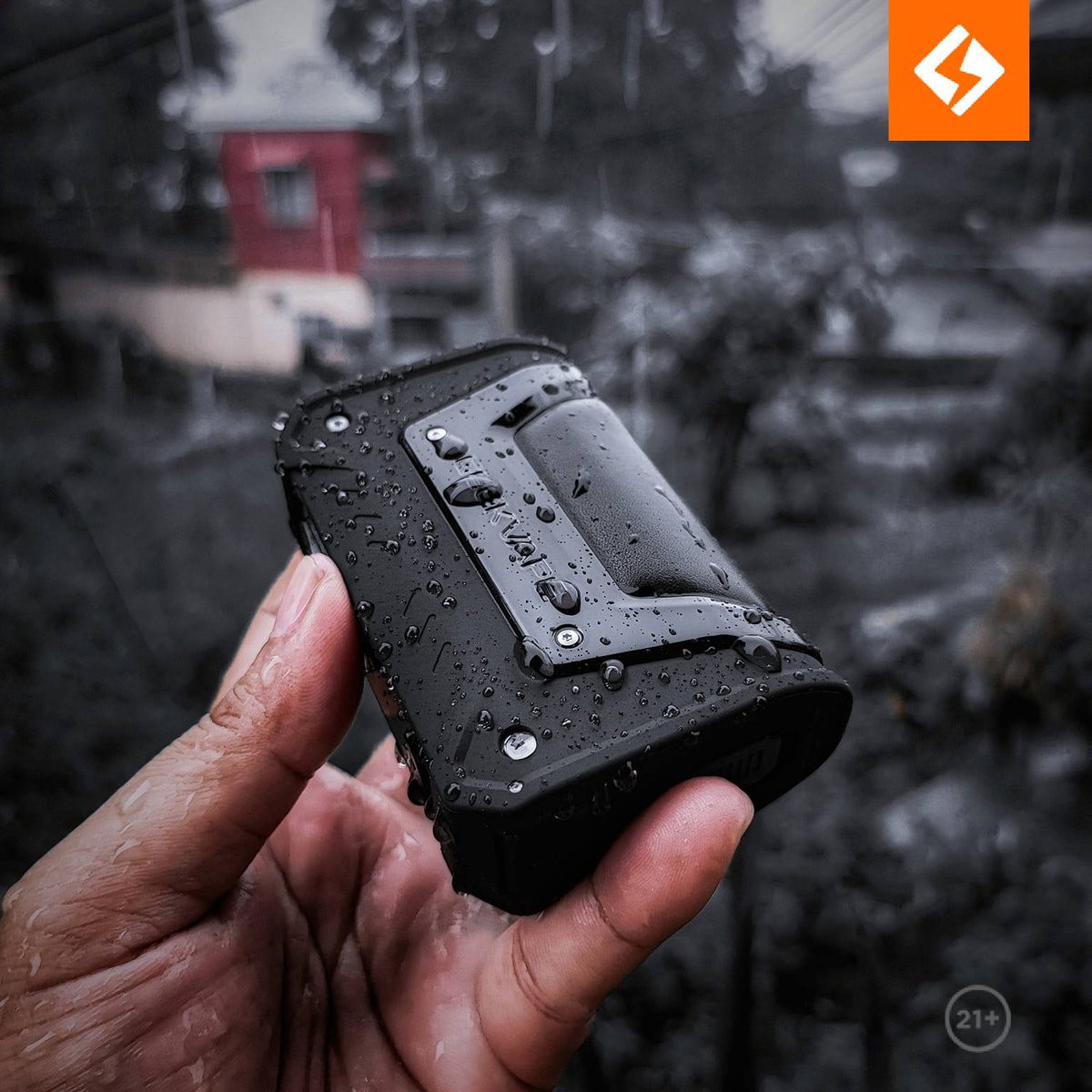 GeekvapeTech's tweet photo. Take the New Legend 2 Classic out on a rainy day🌧
#geekvp #NewLegend2 #Legend2Classickit #geekvape #geekup https://t.co/c8G2CT7xwe